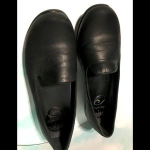 DANSKO Women’s Professional Soft Black Flats 9.5